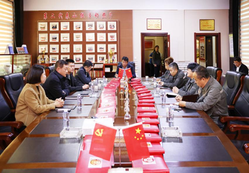 市委书记王殿丰深入企业调研