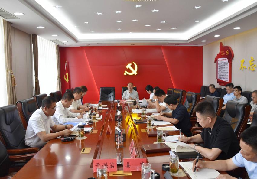 市委理论学习中心组开展集体学习